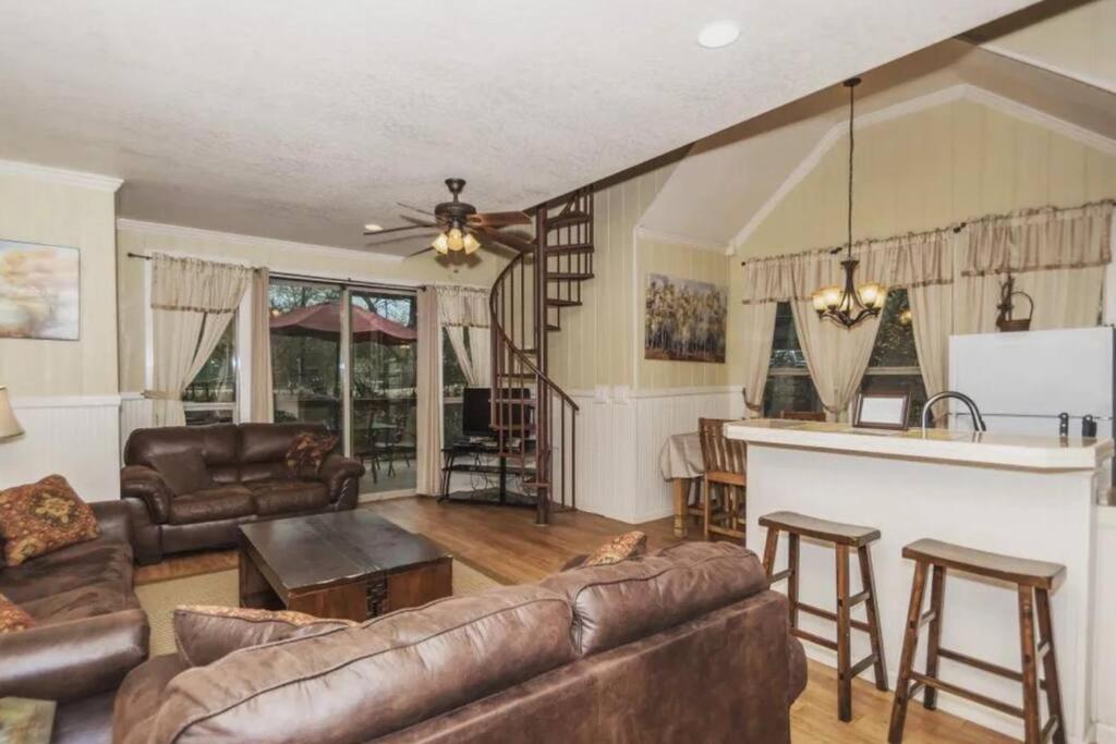 Treehouse 2 - Cardinal Casita Βίλα New Braunfels Εξωτερικό φωτογραφία